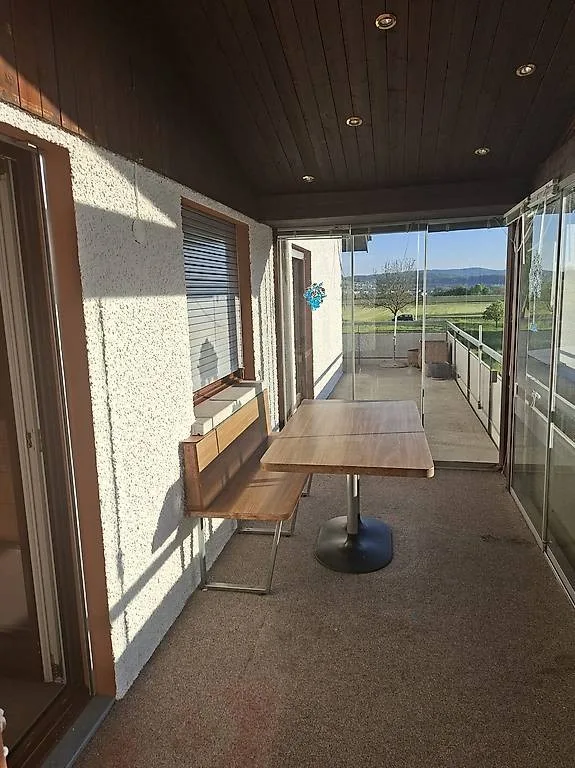 4.5 Zimmer Gartenwohnung mit Wintergarten, Balkon und Garage