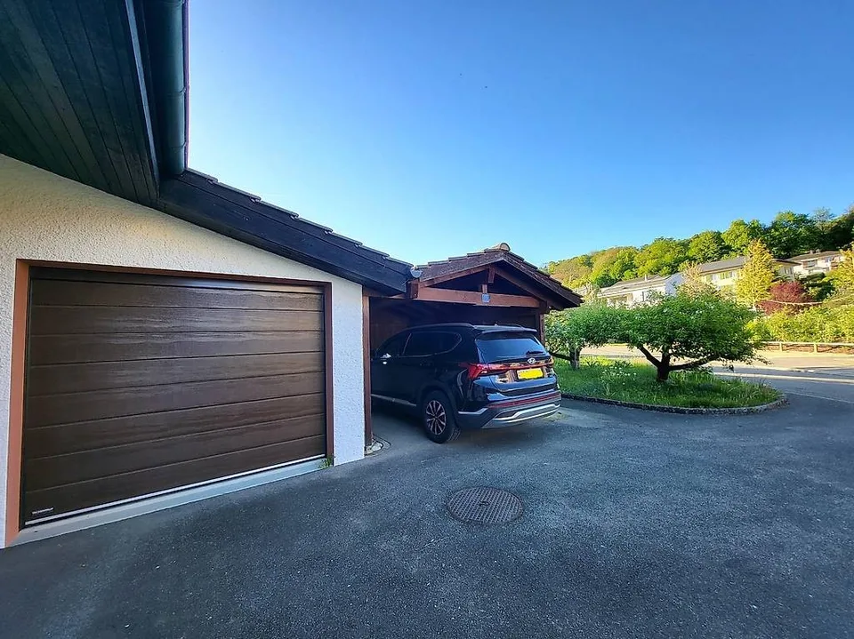 4.5 Zimmer Gartenwohnung mit Wintergarten, Balkon und Garage