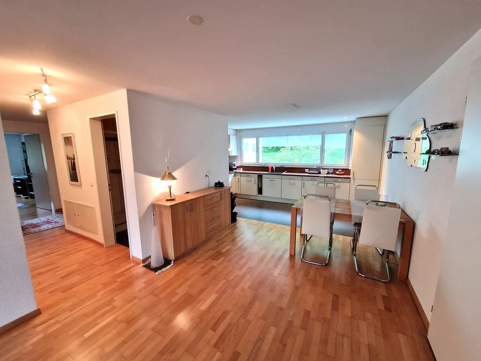 Attraktive 4.5-Zimmer-Wohnung mit Balkon und privatem Hobby-/Waschraum – photo 6 sur 33
