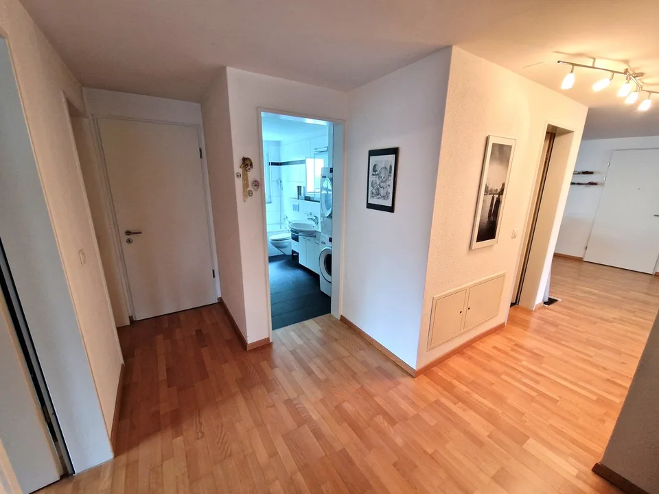 Attraktive 4.5-Zimmer-Wohnung mit Balkon und privatem Hobby-/Waschraum – photo 12 sur 33