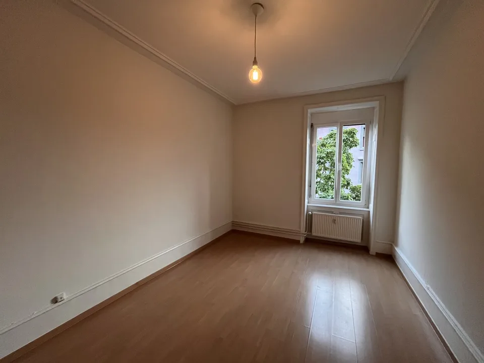 Sunny 2-Room Apartment with Balcony in Basel – Brombacherstrasse