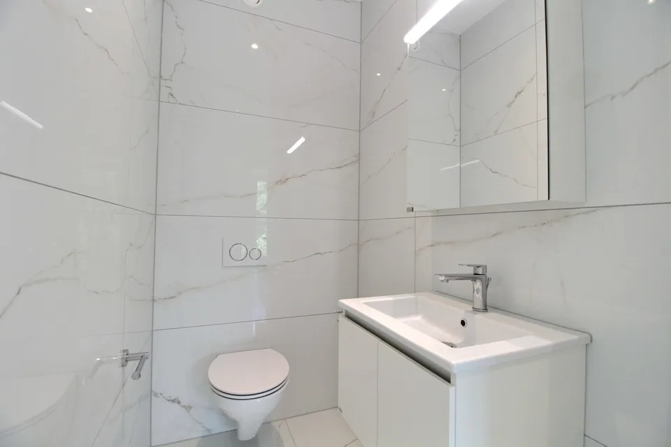 Außergewöhnliche 5.5-Zimmer-Wohnung im letzten Stock in Marly zur Miete! – Foto 12 von 17