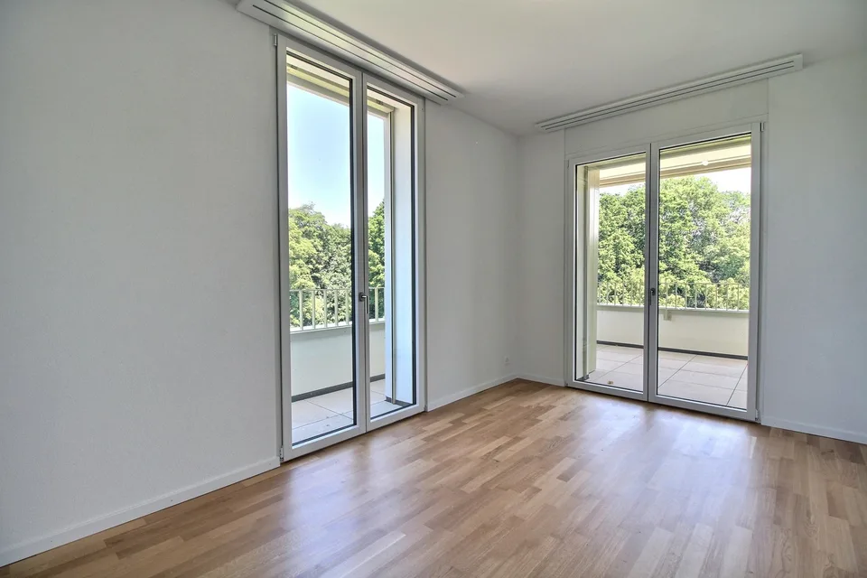 Außergewöhnliche 5.5-Zimmer-Wohnung im letzten Stock in Marly zur Miete! – Foto 7 von 17