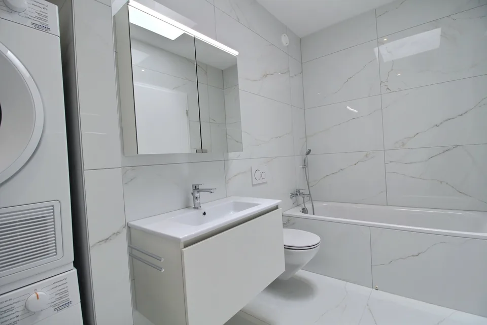 Außergewöhnliche 5.5-Zimmer-Wohnung im letzten Stock in Marly zur Miete! – Foto 9 von 17