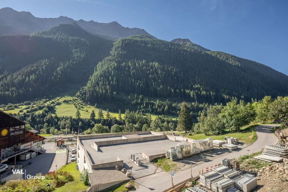 Exklusive Attikwohnung - Wohnen mit alpinem Charme im Tschäggättuhuis