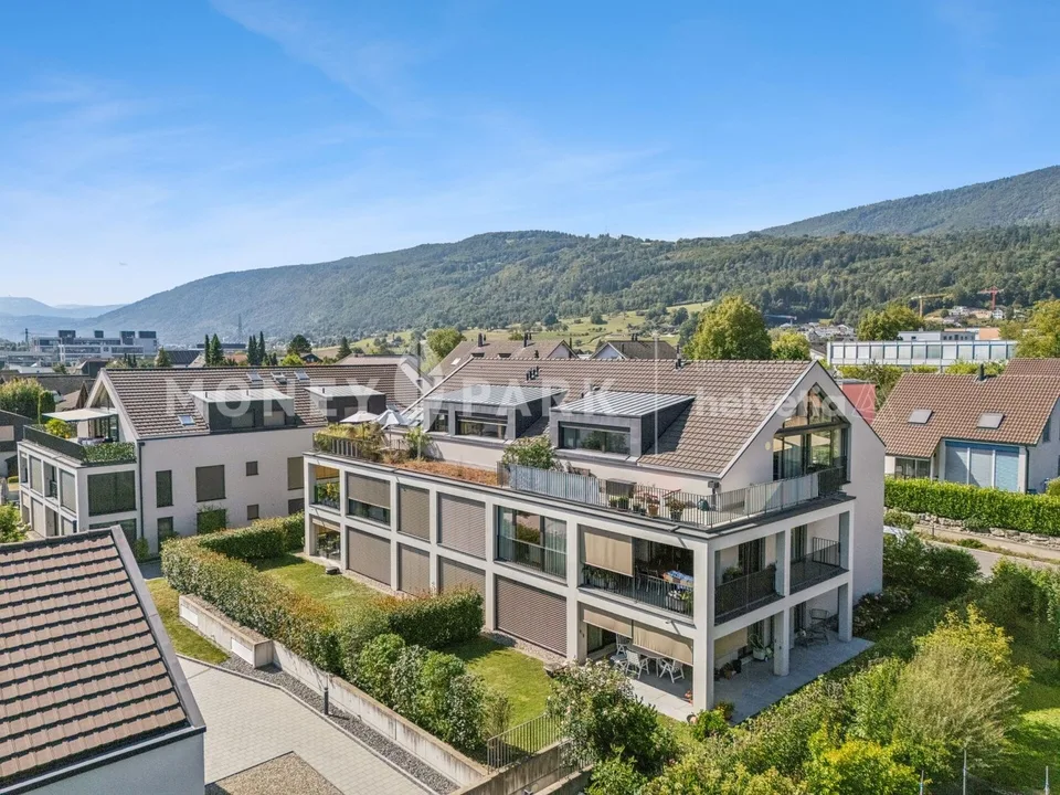 Stilvolle und moderne Attikawohnung in Lengnau / Bel appartement moderne en attique à Lengnau