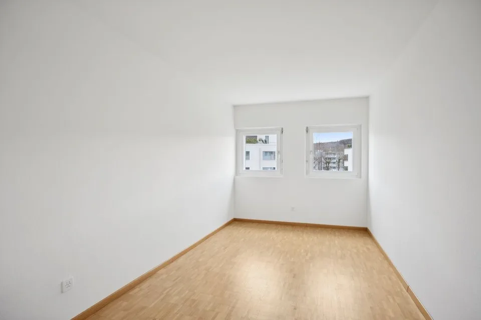 Great apartment - centrally located - shower and bath! – photo 3 of 6