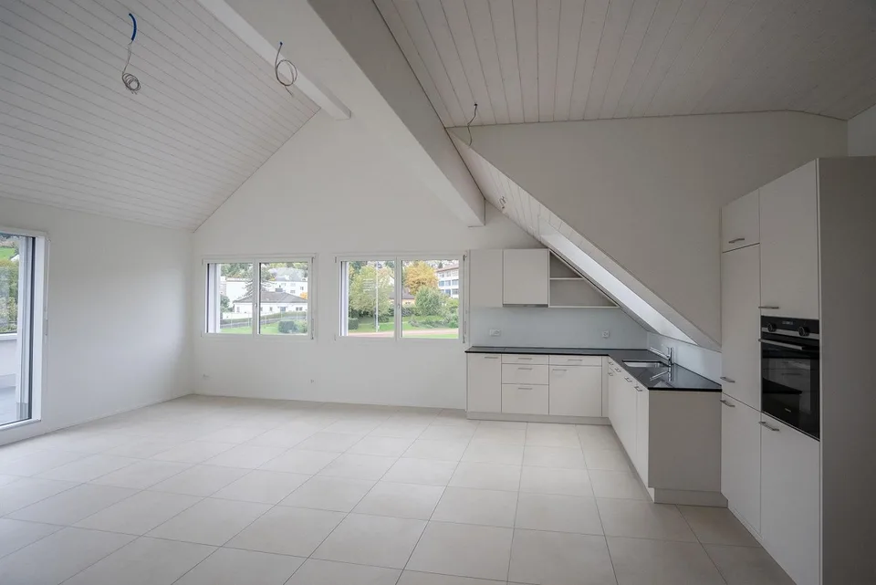 Ampio nuovo appartamento in mansarda in posizione centrale con vista sulla montagna, garage incluso – foto 5 di 16