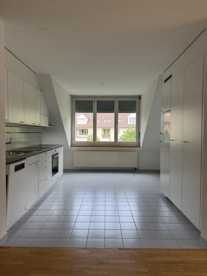 Helle 5.5-Zimmerwohnung im DG mit grosszügigem Grundriss in Hausen am Albis