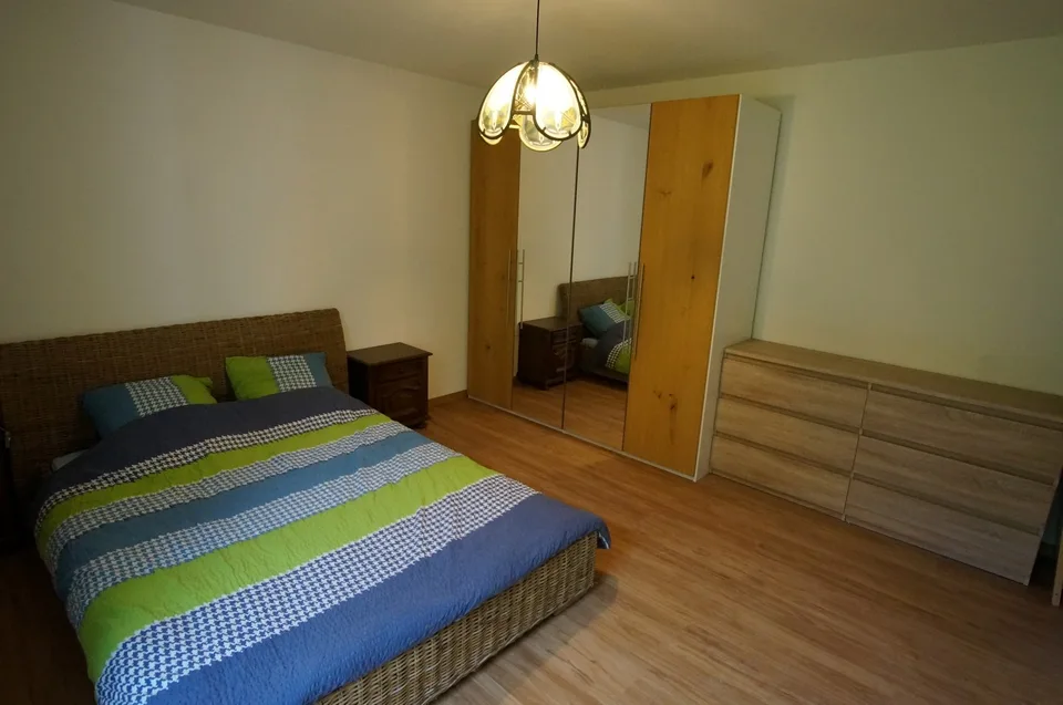 Schönes 2,5-Zimmer-Wohnung möbliert/ausrüstet zur Miete in Le Locle – Foto 3 von 7