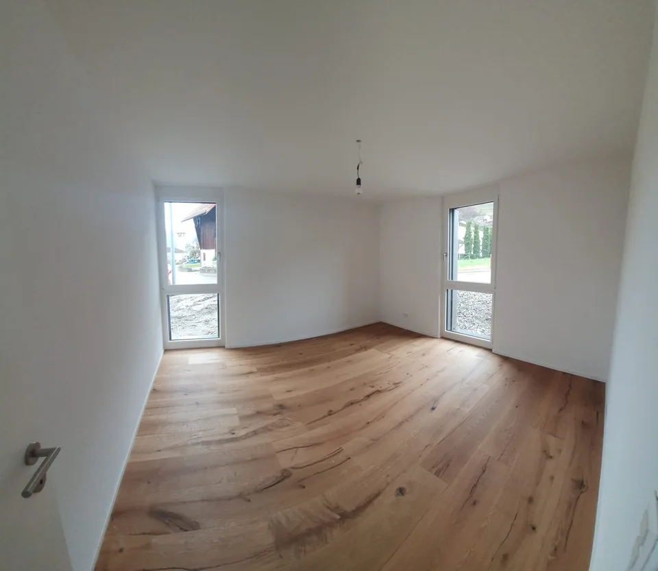 Grosszügige 4.5 Zimmer WHG mit grossem Balkon und Aussicht
