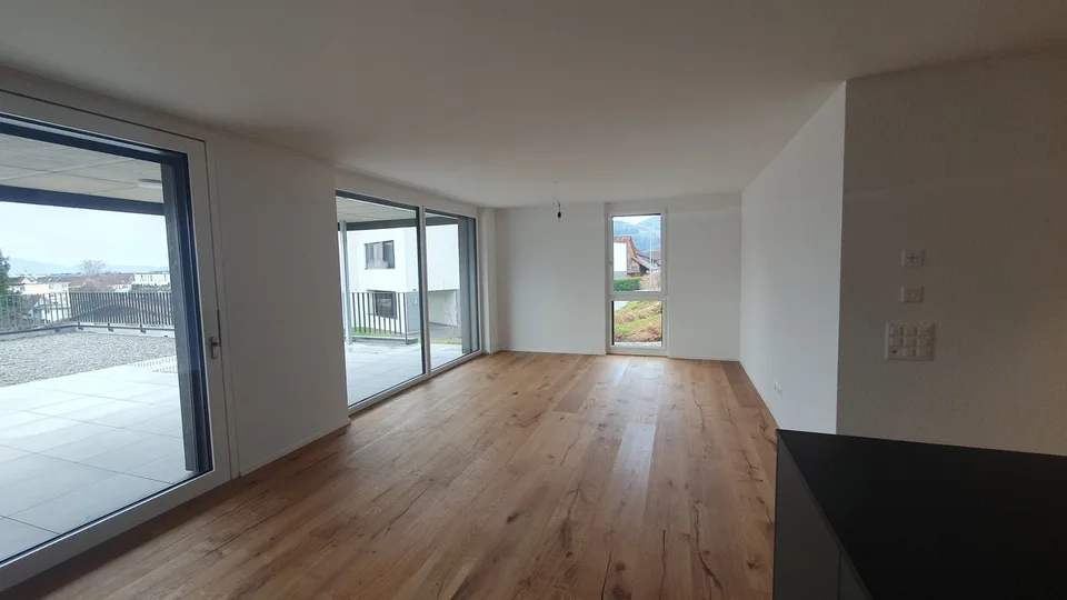 Grosszügige 4.5 Zimmer WHG mit grossem Balkon und Aussicht