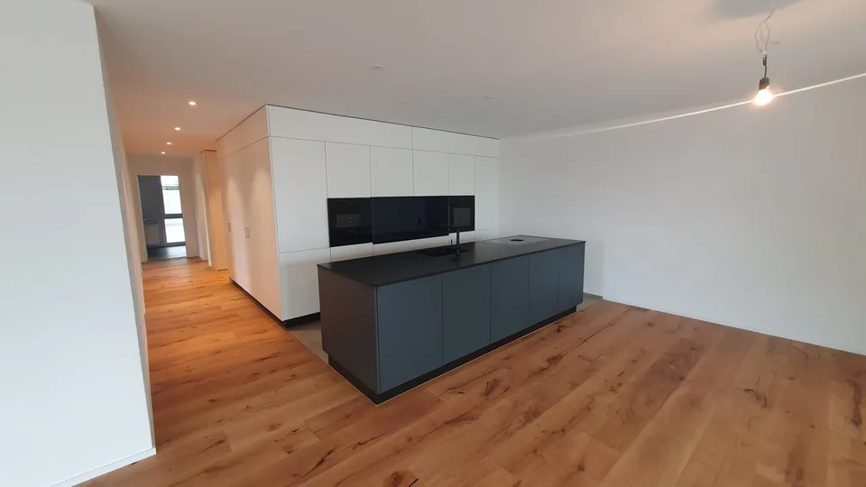 Grosszügige 4.5 Zimmer WHG mit grossem Balkon und Aussicht