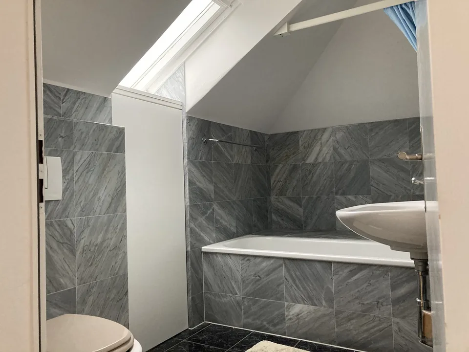 Nähe HSG : schöne, helle, ruhige 2-Zimmer-Dachwohnung