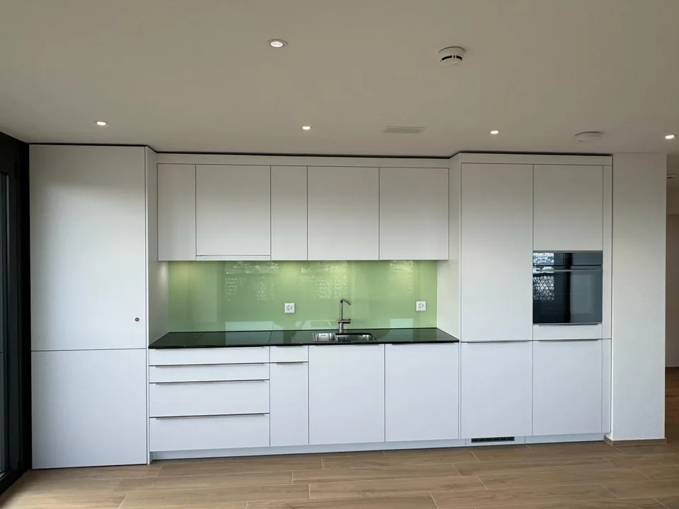 Luxuriöse 2.5-Zimmer-Wohnung mit Alpenpanorama und Eigentumsstandard