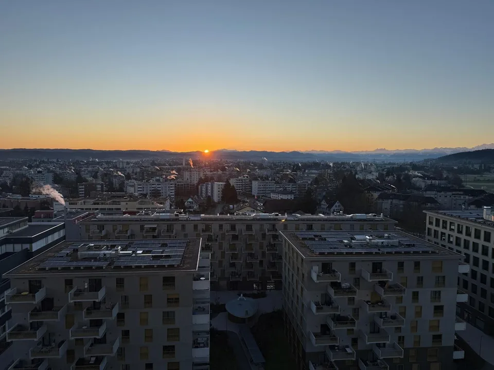 Luxuriöse 2.5-Zimmer-Wohnung mit Alpenpanorama und Eigentumsstandard