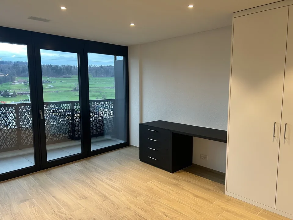 Luxuriöse 2.5-Zimmer-Wohnung mit Alpenpanorama und Eigentumsstandard