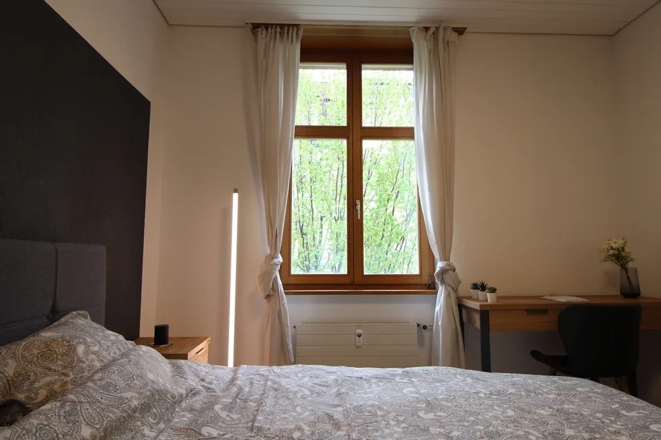 Zentral gelegene, ruhige Zimmer in der Nähe der Universitätsklinik und des Rheins