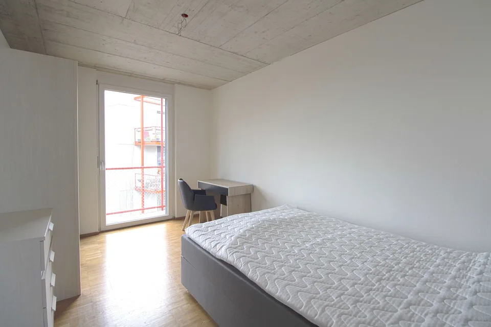 Möbliertes Zimmer in grosser 4er WG in Zürich-Dübendorf