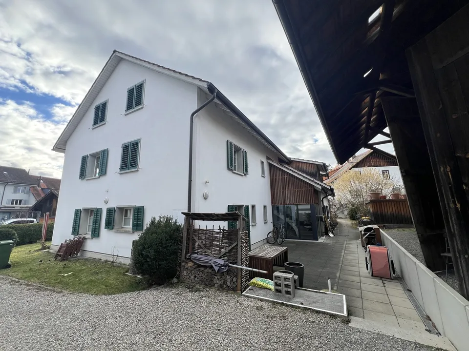 Grosszügiges 4- geschossiges Einfamilienhaus mit Garten