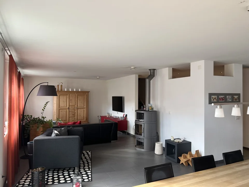 Grosszügiges 4- geschossiges Einfamilienhaus mit Garten