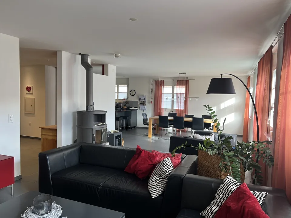 Grosszügiges 4- geschossiges Einfamilienhaus mit Garten