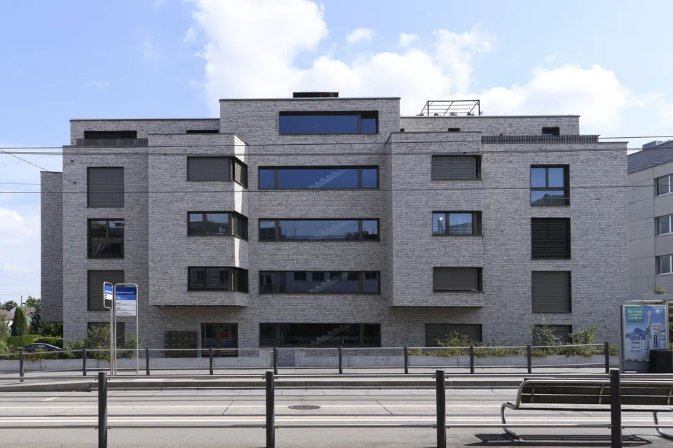 Grosszügige, zentral gelegene 2,5 - Zimmerwohnung zu vermieten