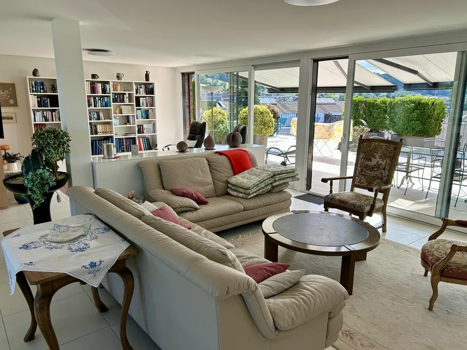 Ungewöhnliche, wunderschöne, grosse Dachwohnung mit riesiger Terrasse