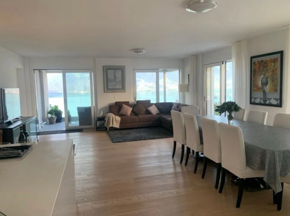 Executive lake-view residence, just minutes from Zug and Rotkreuz. Ideal for professionals relocating to Switzerland.