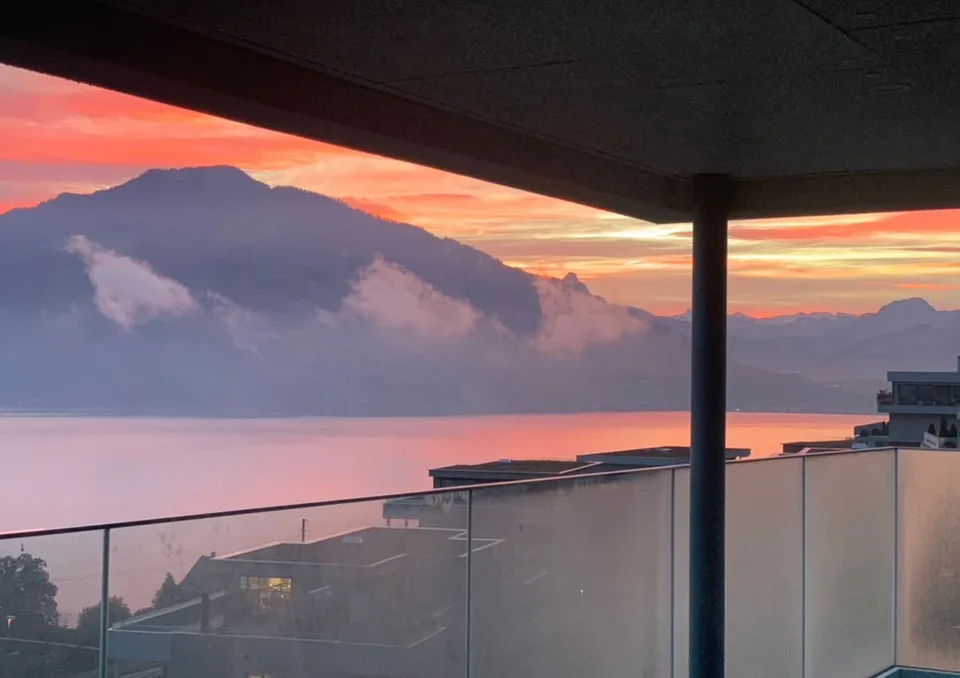 Executive lake-view residence, just minutes from Zug and Rotkreuz. Ideal for professionals relocating to Switzerland.
