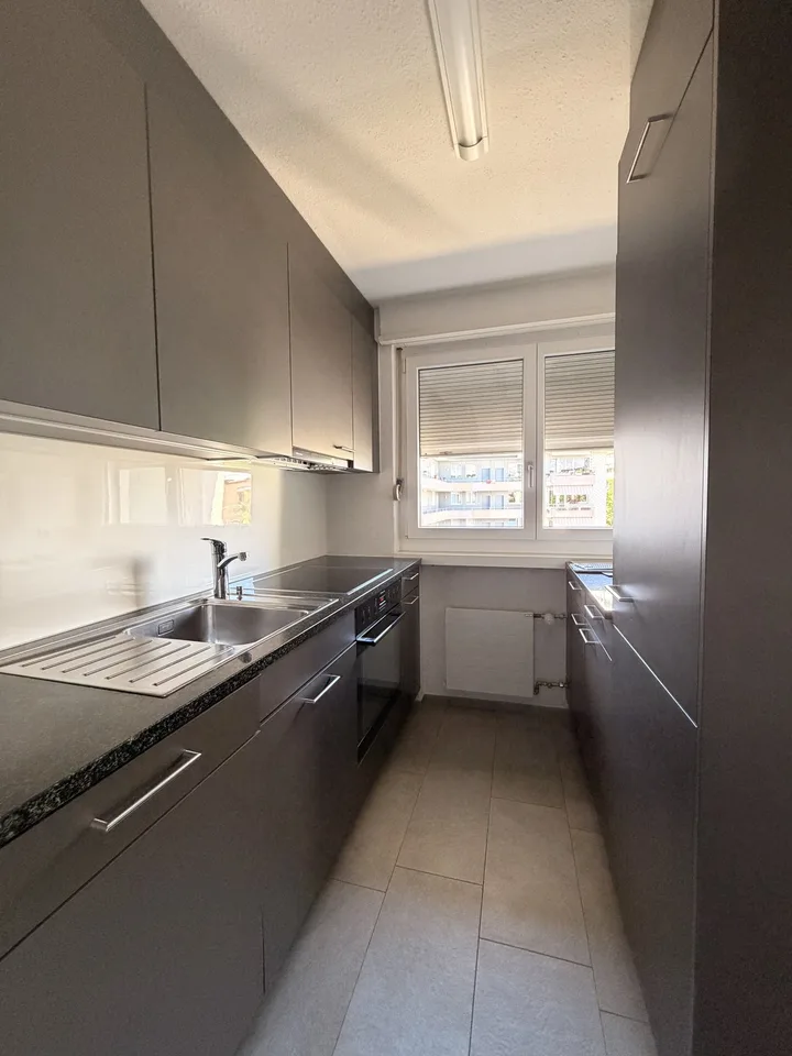 Grosszügig wohnen an ruhiger Lage – frisch renovierte 3.5-Zimmer-Wohnung in Zürich-Altstetten