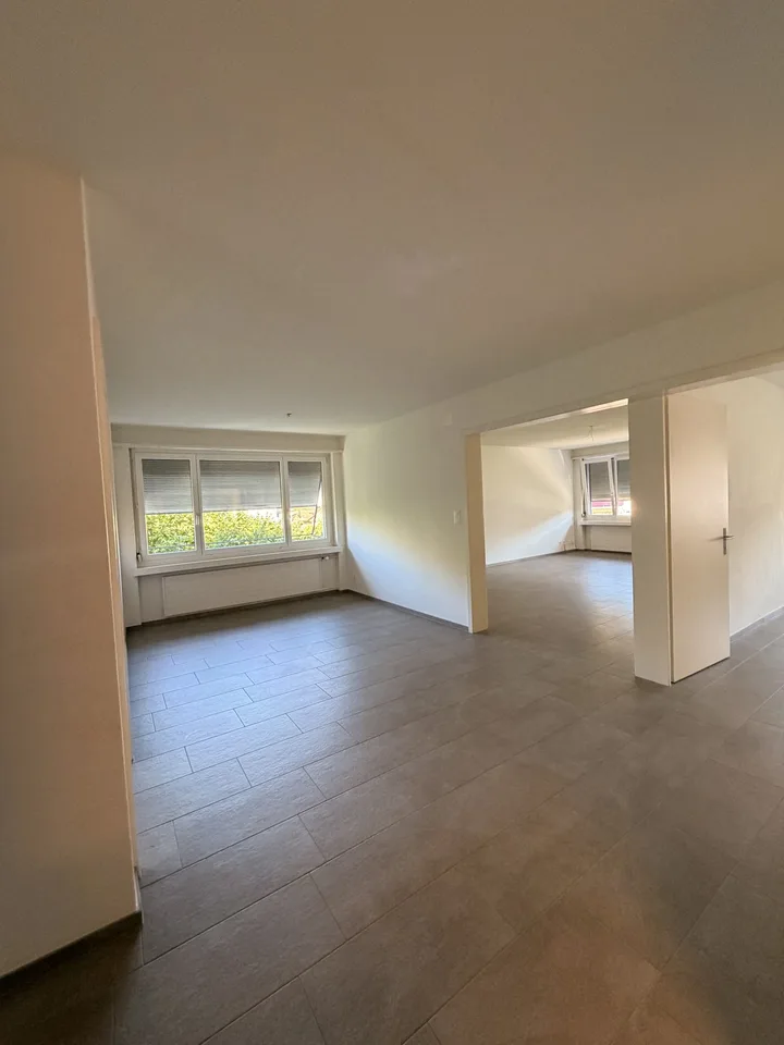 Grosszügig wohnen an ruhiger Lage – frisch renovierte 3.5-Zimmer-Wohnung in Zürich-Altstetten