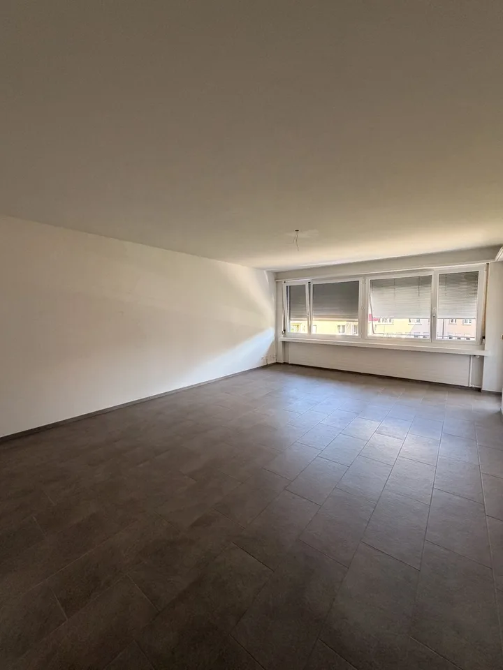 Grosszügig wohnen an ruhiger Lage – frisch renovierte 3.5-Zimmer-Wohnung in Zürich-Altstetten