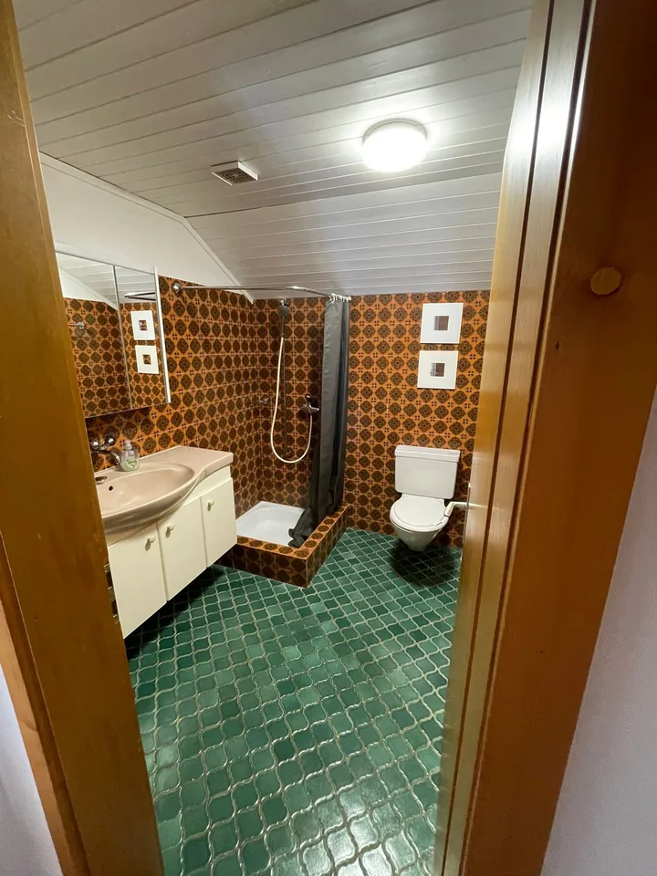Schöne Dachwohnung mit grossem Süd Balkon