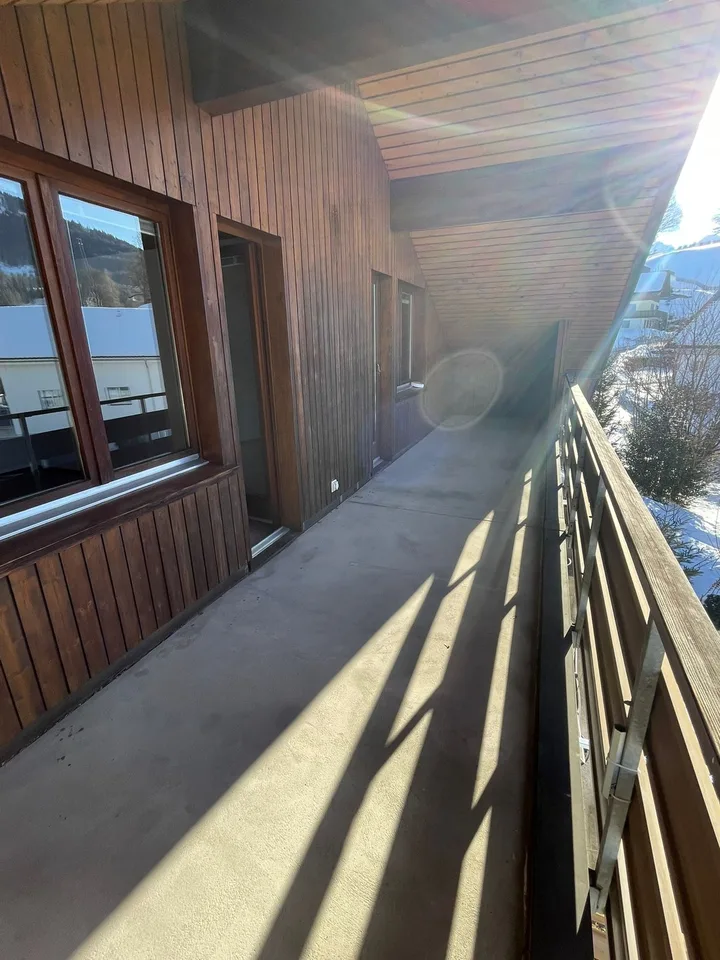 Schöne Dachwohnung mit grossem Süd Balkon