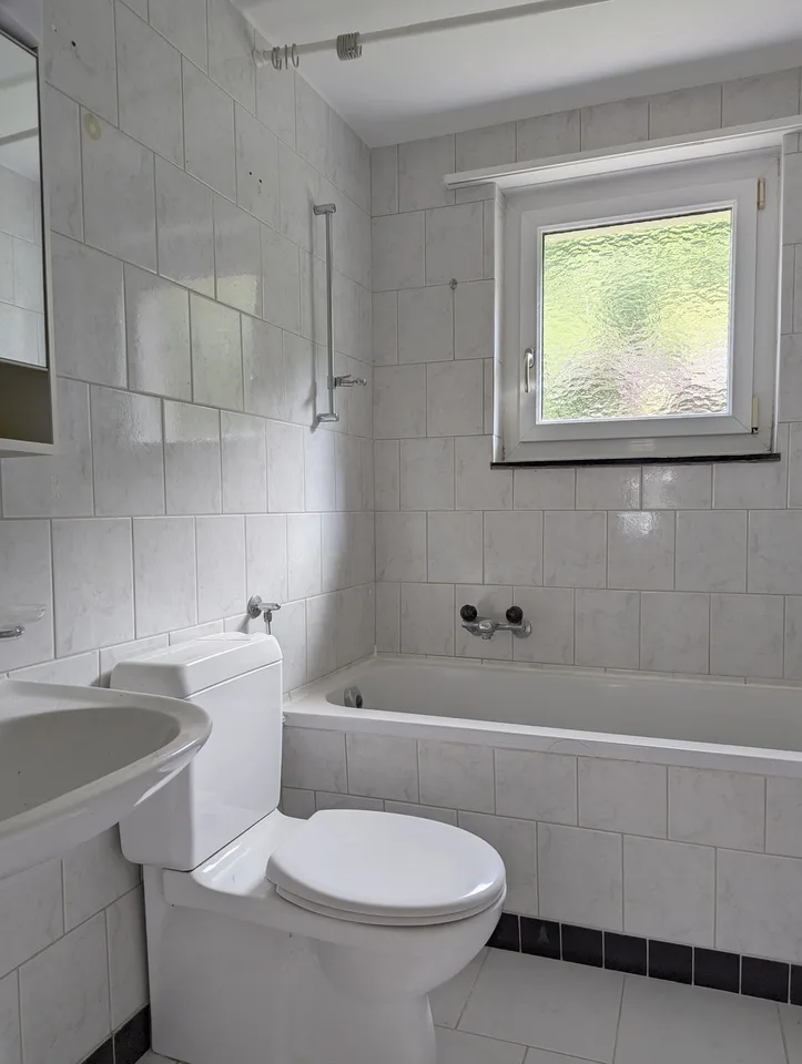 Helle, grosszügige 4-Zimmerwohnung mit wunderbarer Aussicht – Foto 7 von 8