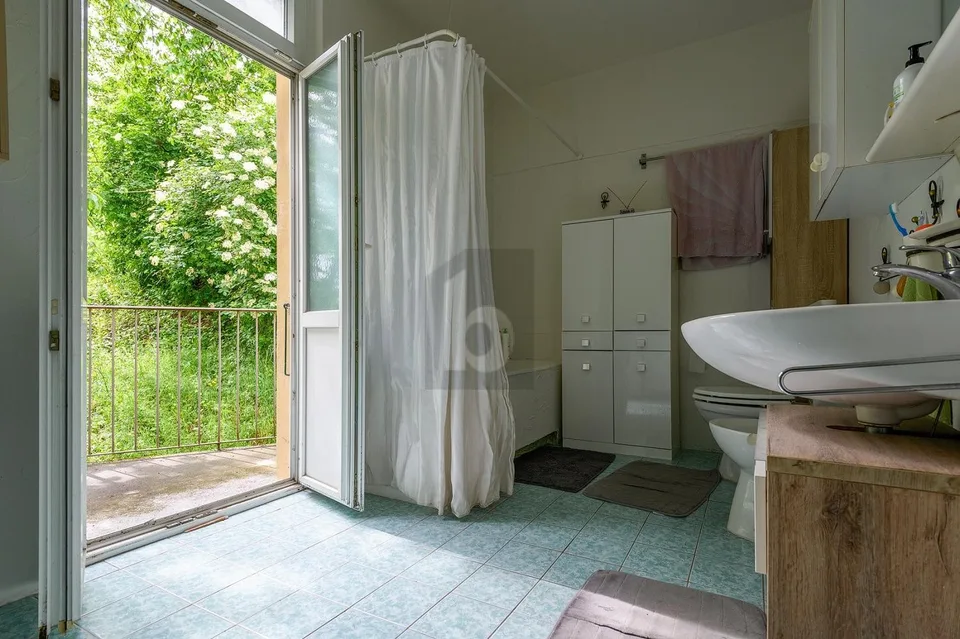 Maison spacieuse avec cheminée imposante d'époque – photo 3 sur 12