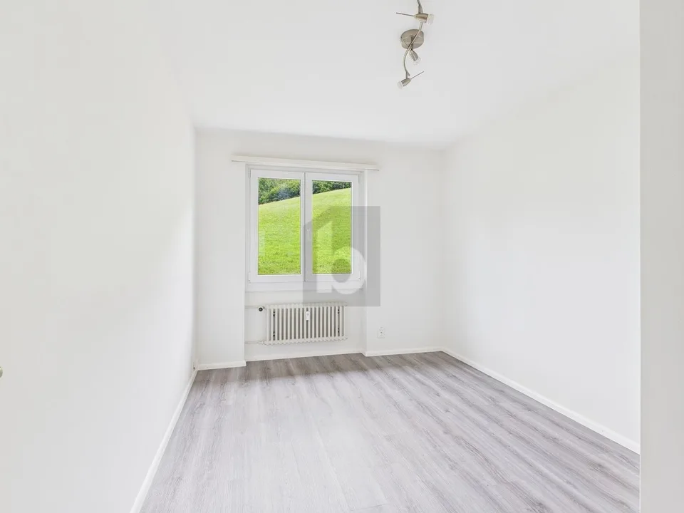 PRAKTISCHER GRUNDRISS MIT BALKON – Foto 3 von 17