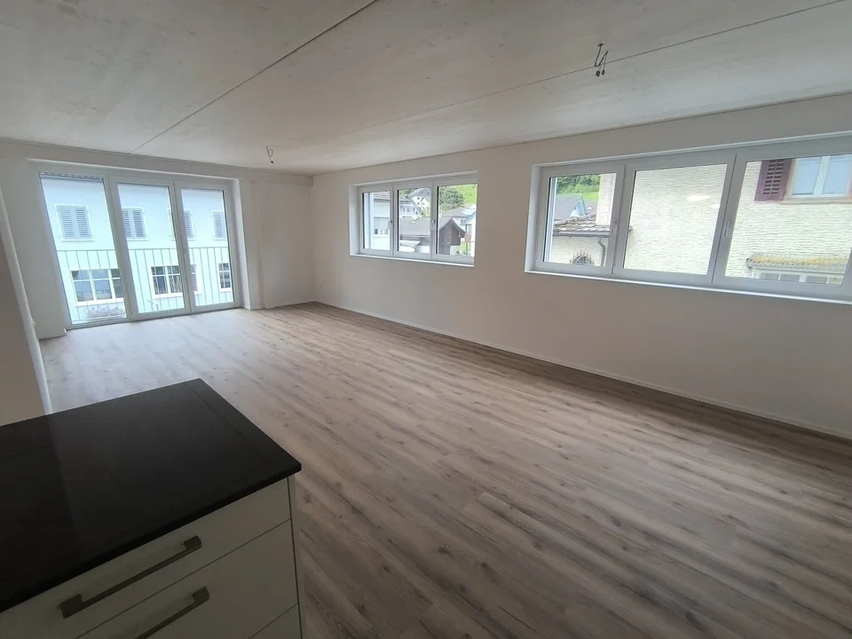 Grosszügige 3.5-Zimmer-Wohnung im Neubau mit Reduit - 103m²