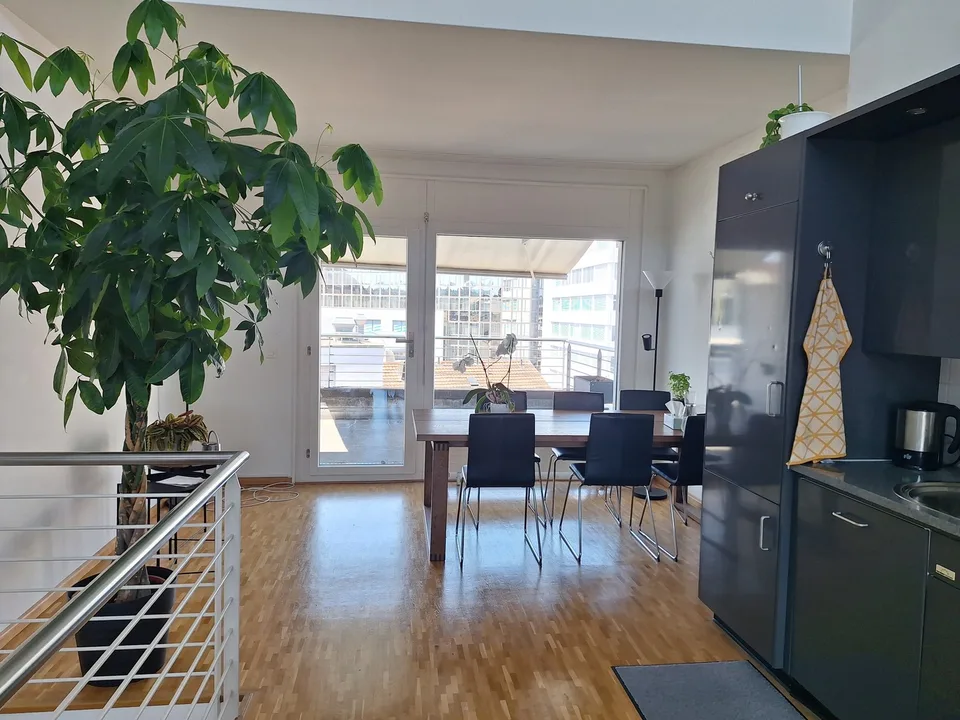 Maisonette-Wohnung am Bahnhof - Duplex apartment next to SBB