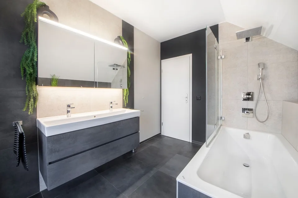 Freistehendes 5.5-Zimmer-Einfamilienhaus mit unschlagbar tiefen Energiekosten – Foto 13 von 14