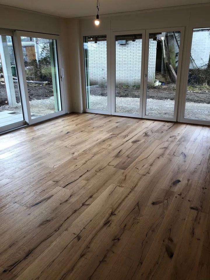 Nuovo appartamento 3 1/2 locali al piano terra con 91 m2 e 72 m2 di area di seduta coperta e grande quota di giardino
