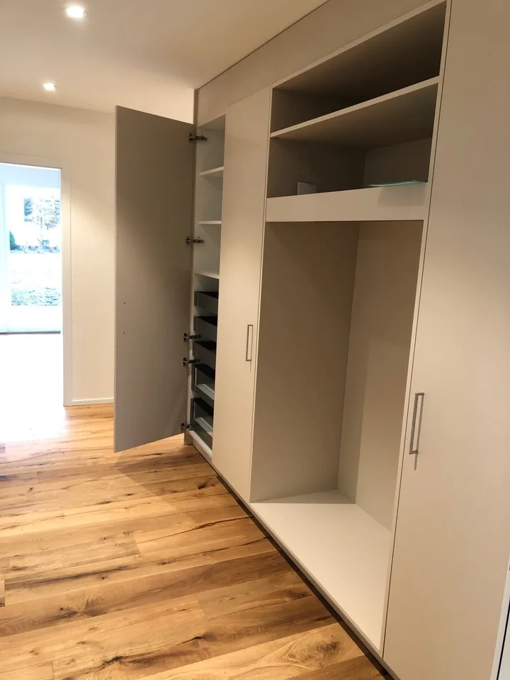 Nuovo appartamento 3 1/2 locali al piano terra con 91 m2 e 72 m2 di area di seduta coperta e grande quota di giardino