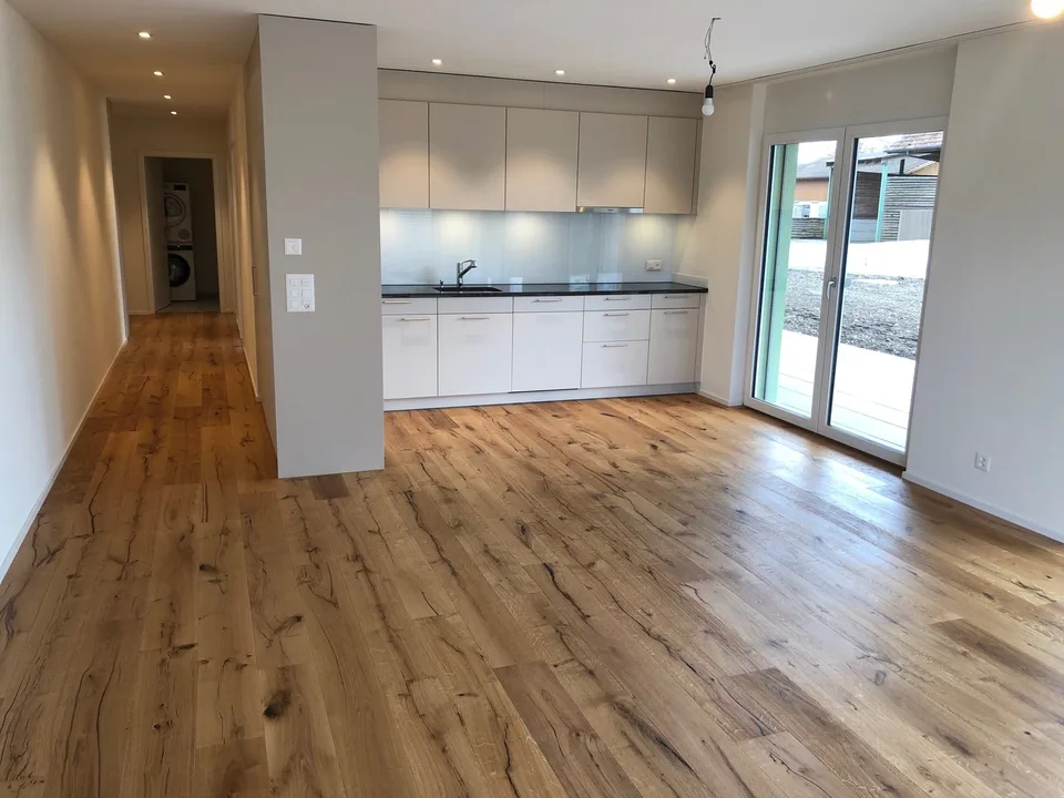 Neue 3 1/2 ETW EG mit 91 m2 und 72 m2 gedeckten Sitzplatz und grossem Gartenanteil