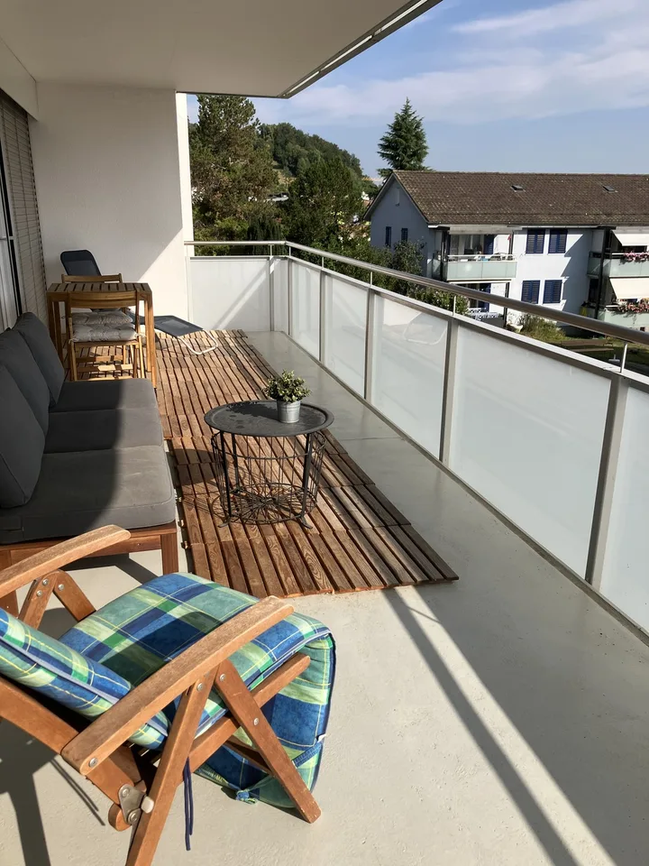 Helle 2-Zimmer-Wohnung mit grossem Balkon am Fusse des Uetlibergs