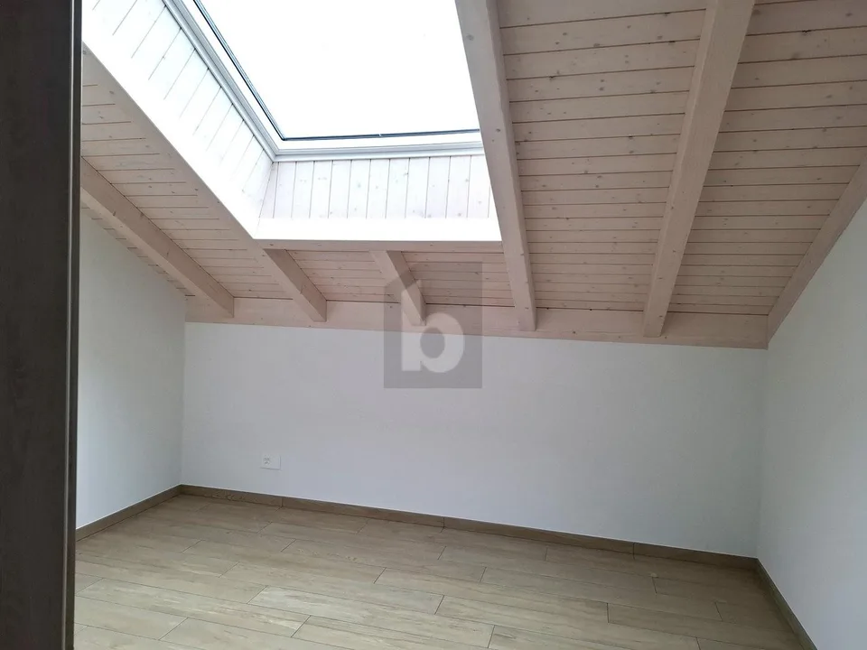 Neue, geräumige, helle und moderne Dachgeschosswohnung – Foto 3 von 8