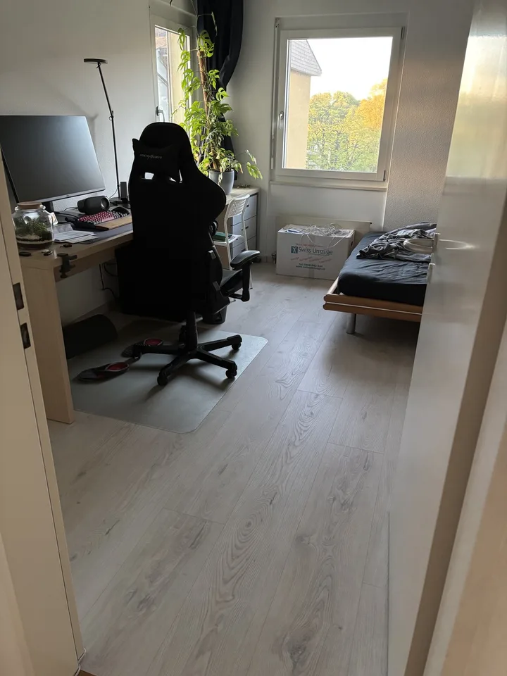 Helle 3.5-Zimmer-Wohnung mit separatem Büro – zentral und ruhig in Düb