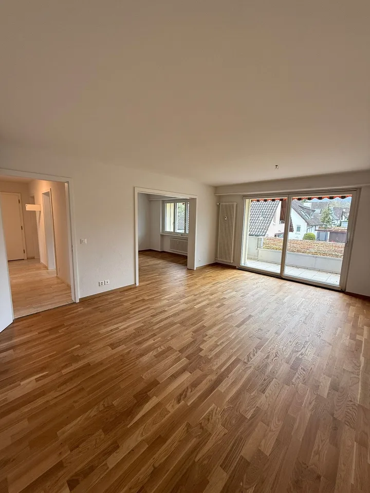 Ruhige, renovierte 3.5ZimmerWohnung mit Balkon im Grünen von Therwil