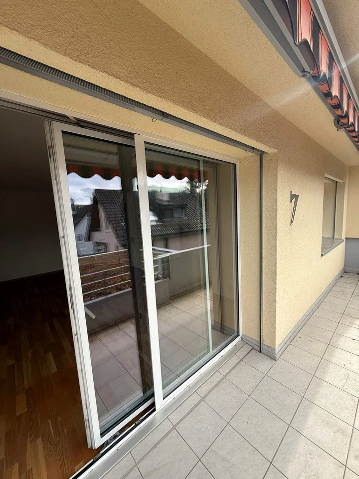 Ruhige, renovierte 3.5ZimmerWohnung mit Balkon im Grünen von Therwil
