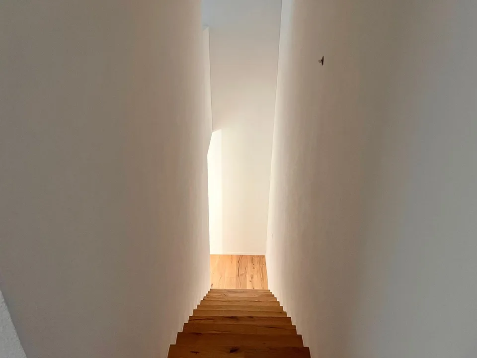 Nuova Costruzione Prima Occupazione - Casa a Schiera di Alta Qualità con 6 Camere e Giardino – foto 7 di 8